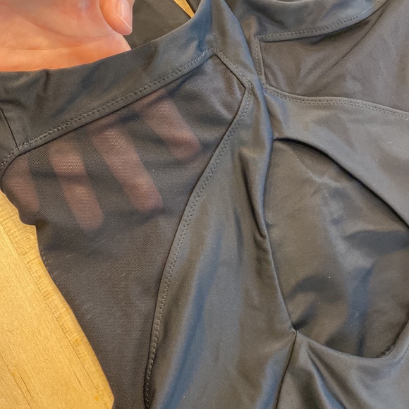 Sweaty Betty CARVE One Piece Mesh Detail Swimsuit - Picture 6 of 8